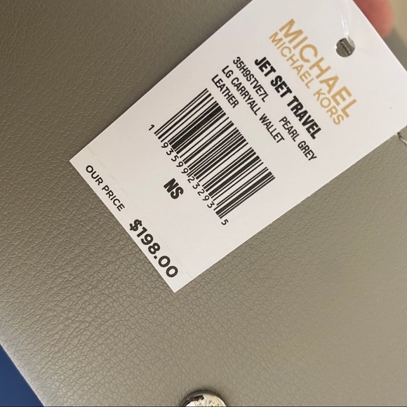 Michael Kors large carryall wallet clutch - Picture 11 of 12